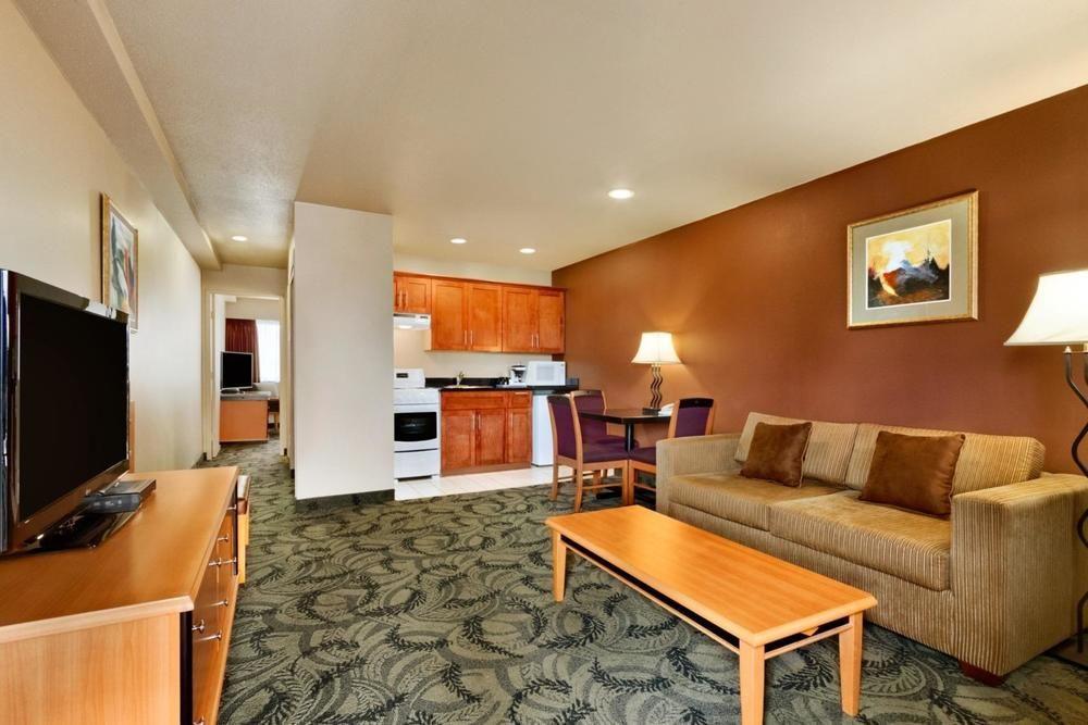 Poco Inn And Suites Hotel And Conference Center Port Coquitlam Εξωτερικό φωτογραφία