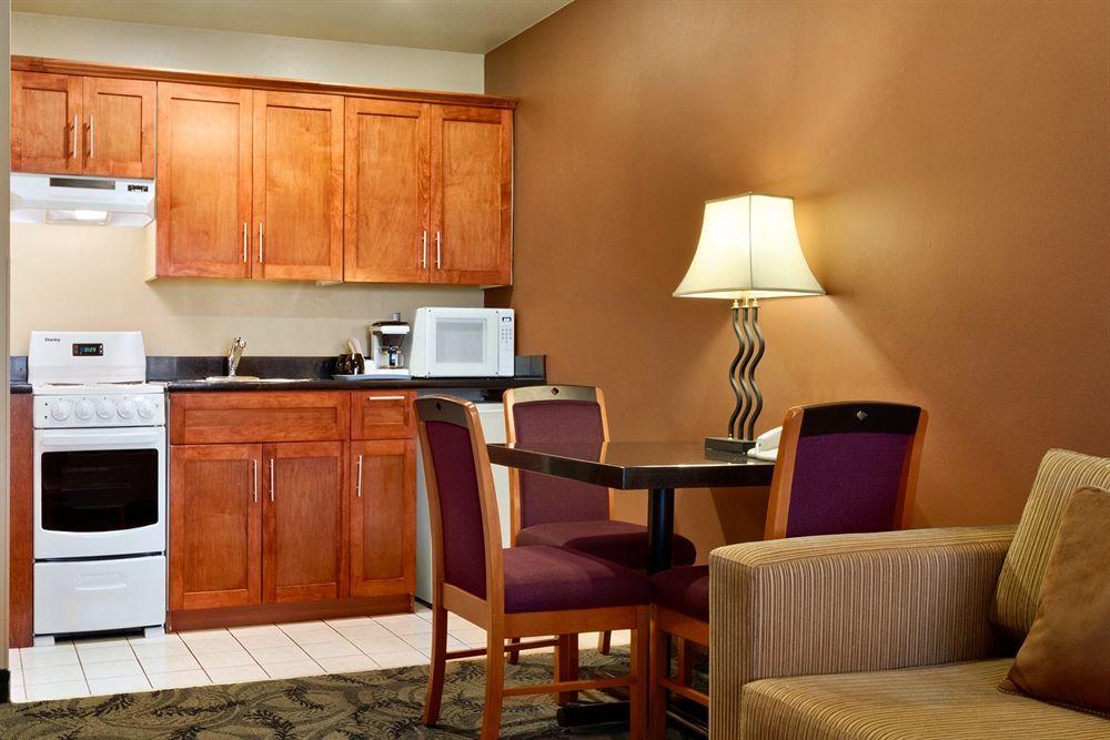 Poco Inn And Suites Hotel And Conference Center Port Coquitlam Εξωτερικό φωτογραφία